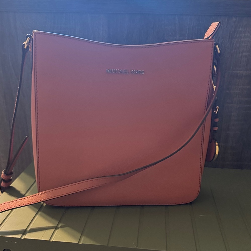 Michael Kors Large Messenger Bag in Sunset Peach